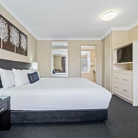 Ambassador On Ruthven Motel Toowoomba Room photo