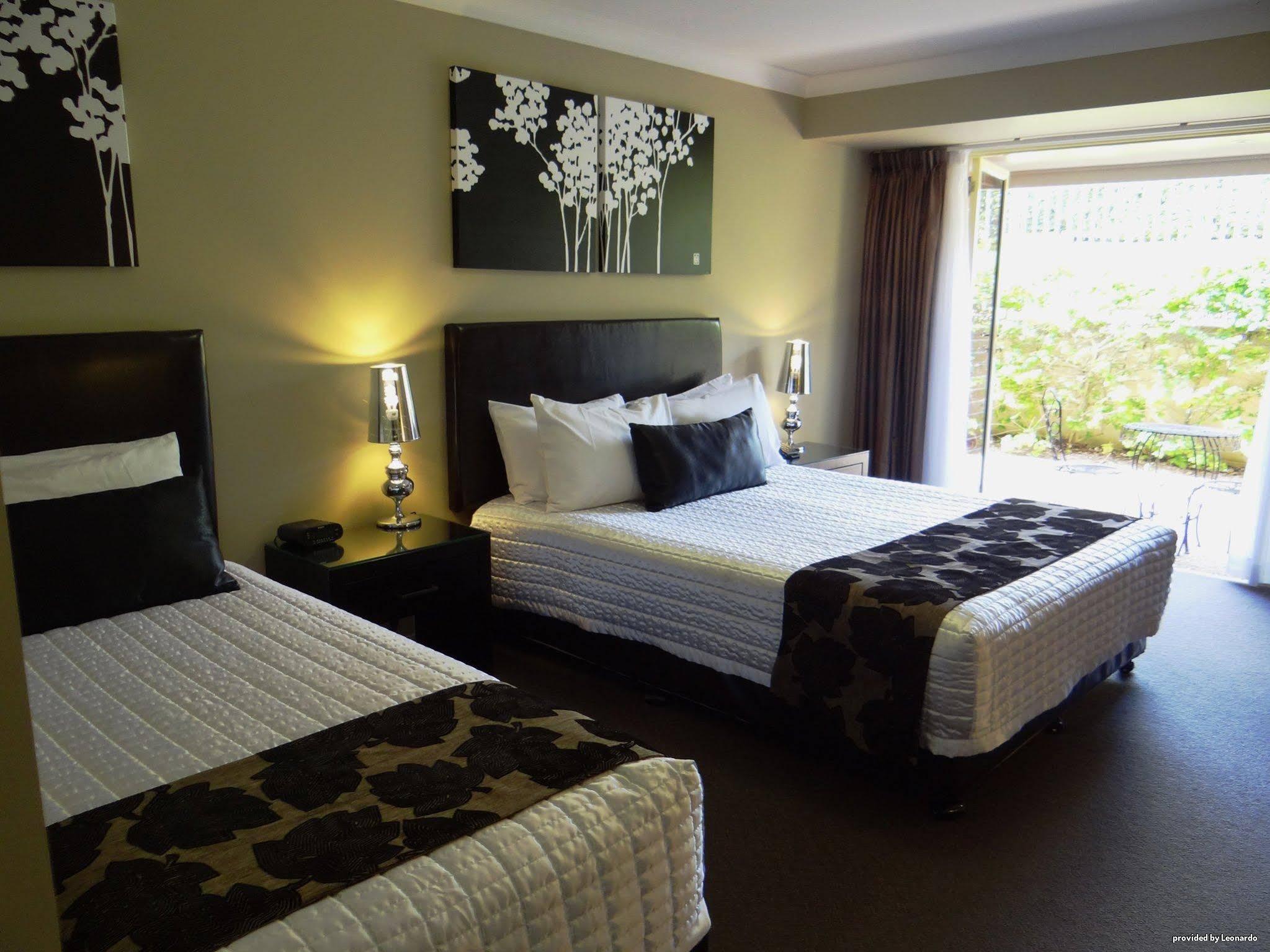 Ambassador On Ruthven Motel Toowoomba Exterior photo