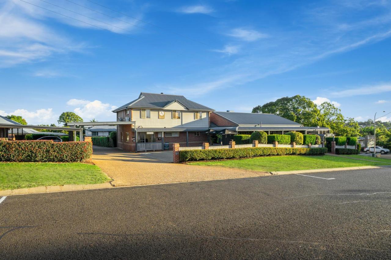 Ambassador On Ruthven Motel Toowoomba Exterior photo