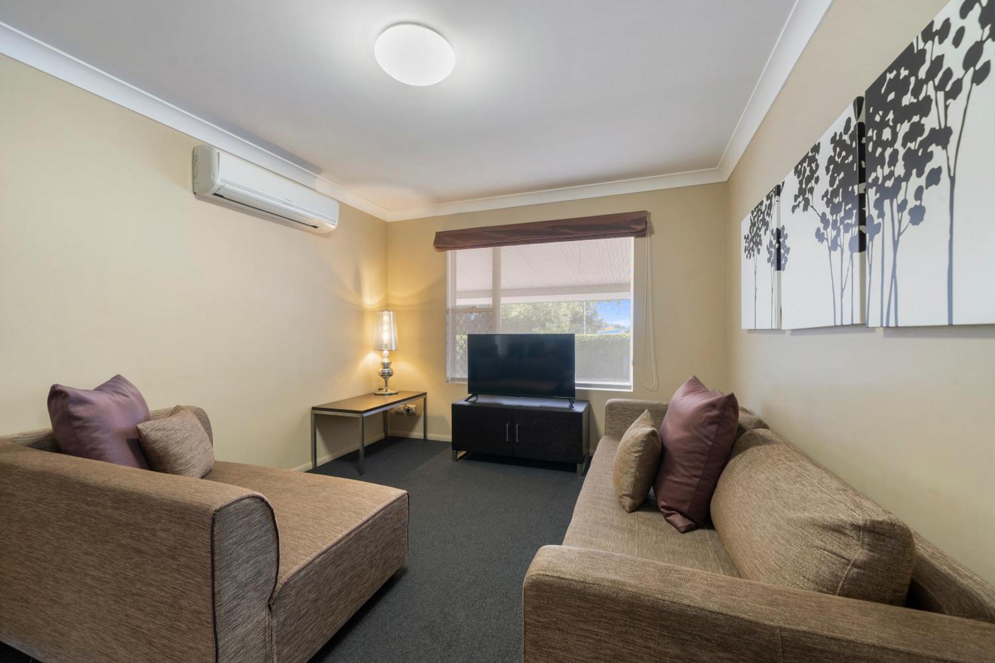 Ambassador On Ruthven Motel Toowoomba Room photo