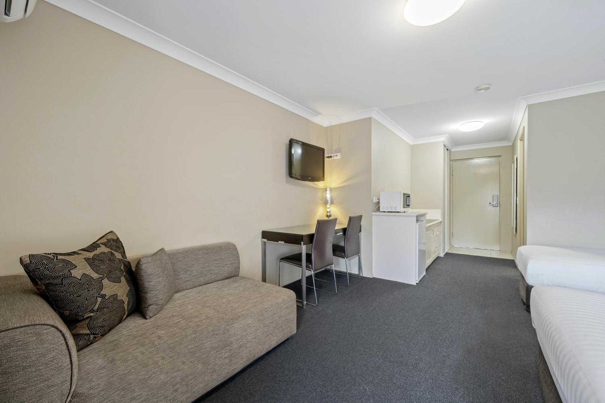 Ambassador On Ruthven Motel Toowoomba Room photo