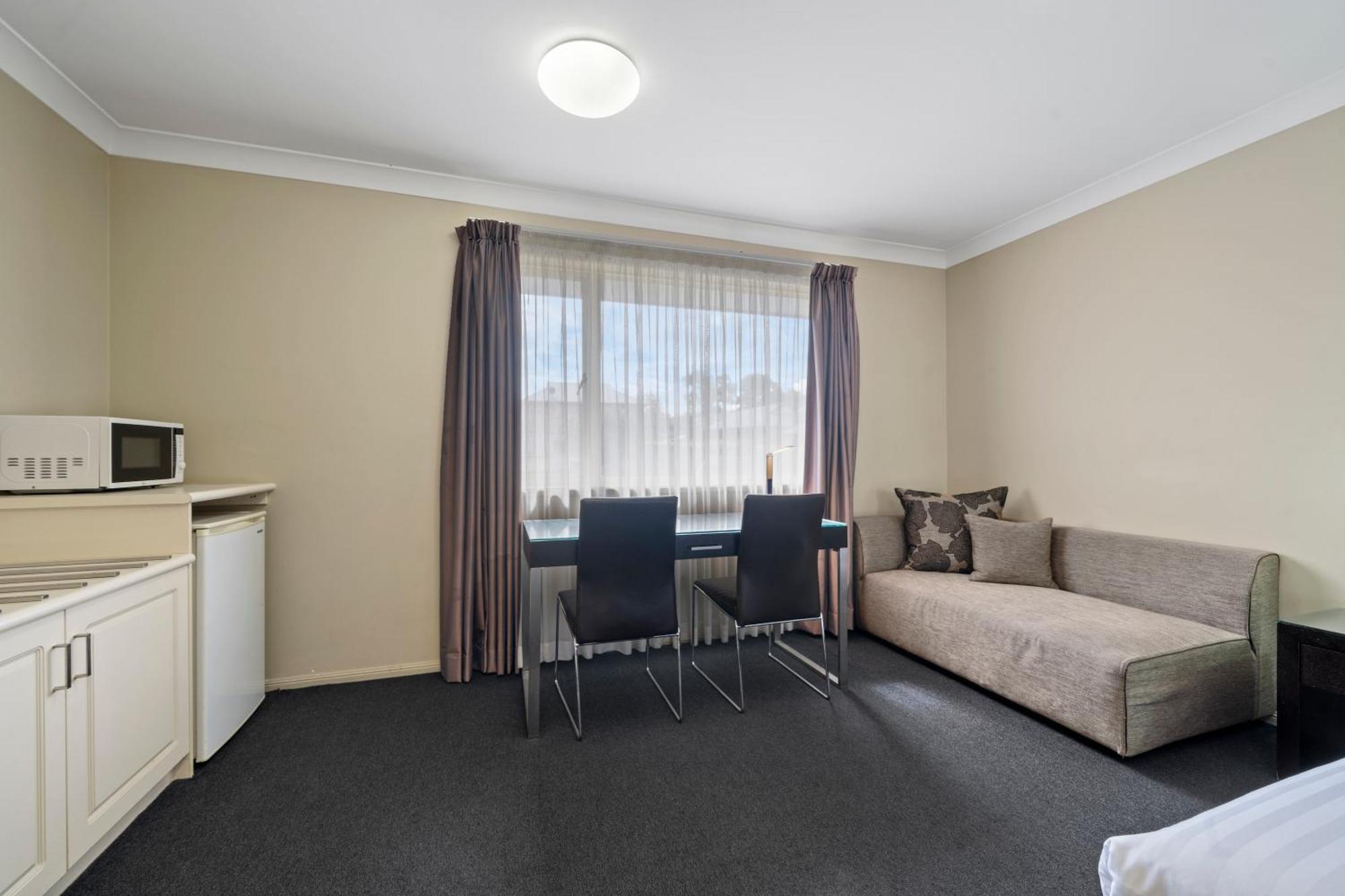 Ambassador On Ruthven Motel Toowoomba Room photo