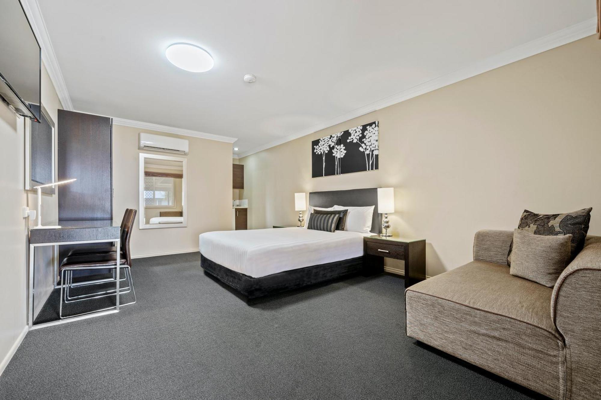 Ambassador On Ruthven Motel Toowoomba Room photo