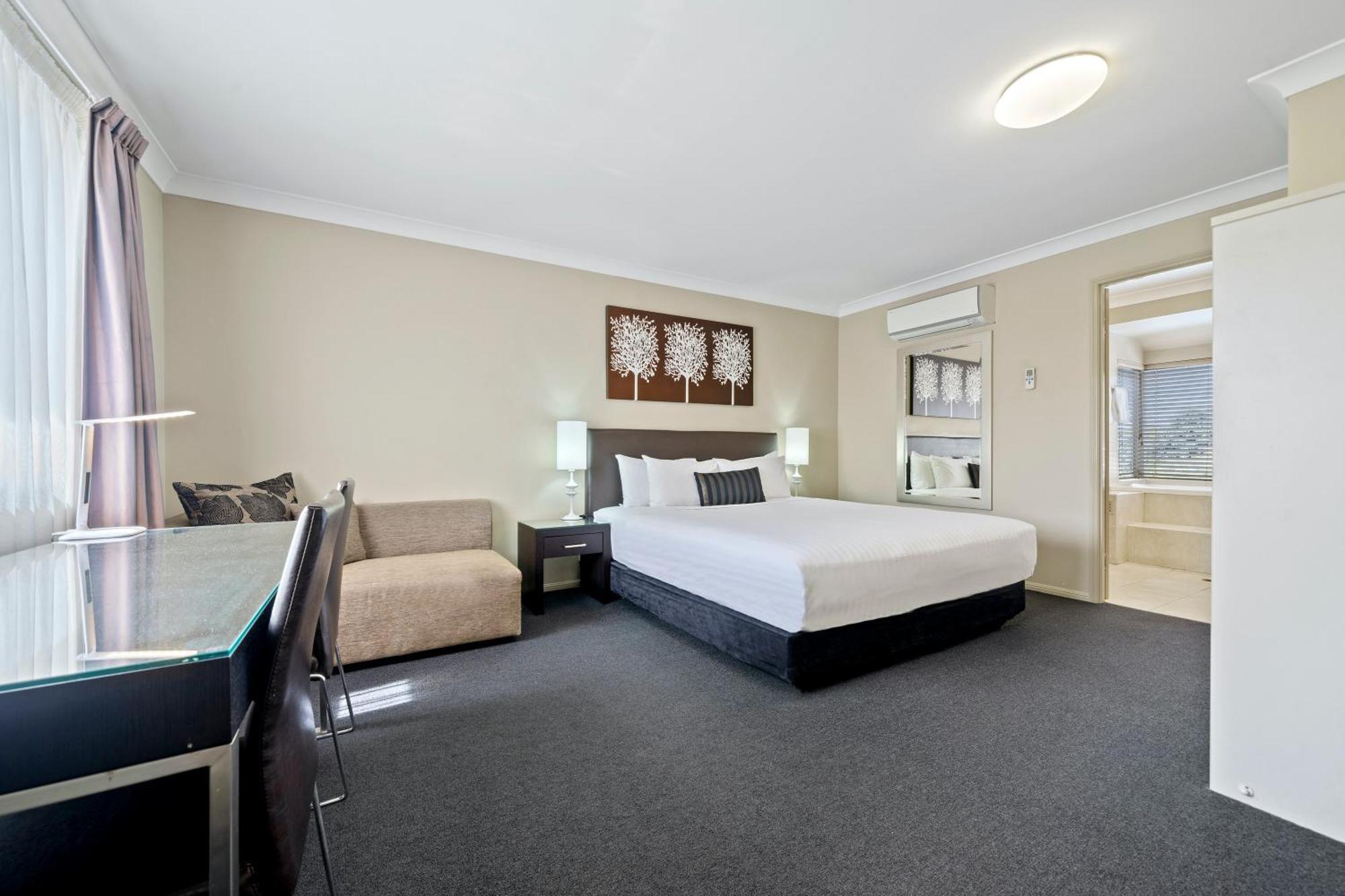 Ambassador On Ruthven Motel Toowoomba Room photo